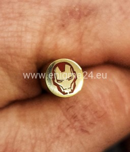 Pin obrazkowy 8mm IRON MAN