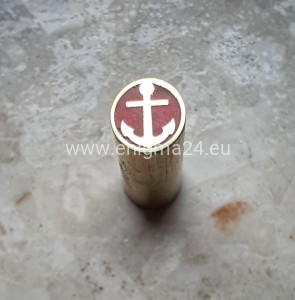 Pin mozaikowy 8mm KOTWICA CZERWONA