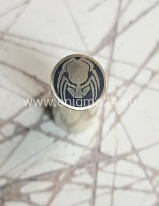 Pin mozaikowy 8mm PREDATOR